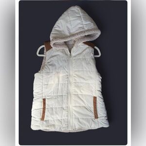 Puffer Vest with hoody lined with a super warm and soft material